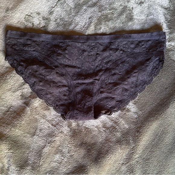 Victoria’s Secret bundle Red and Black Lace Panties Set Size S - Picture 3 of 5